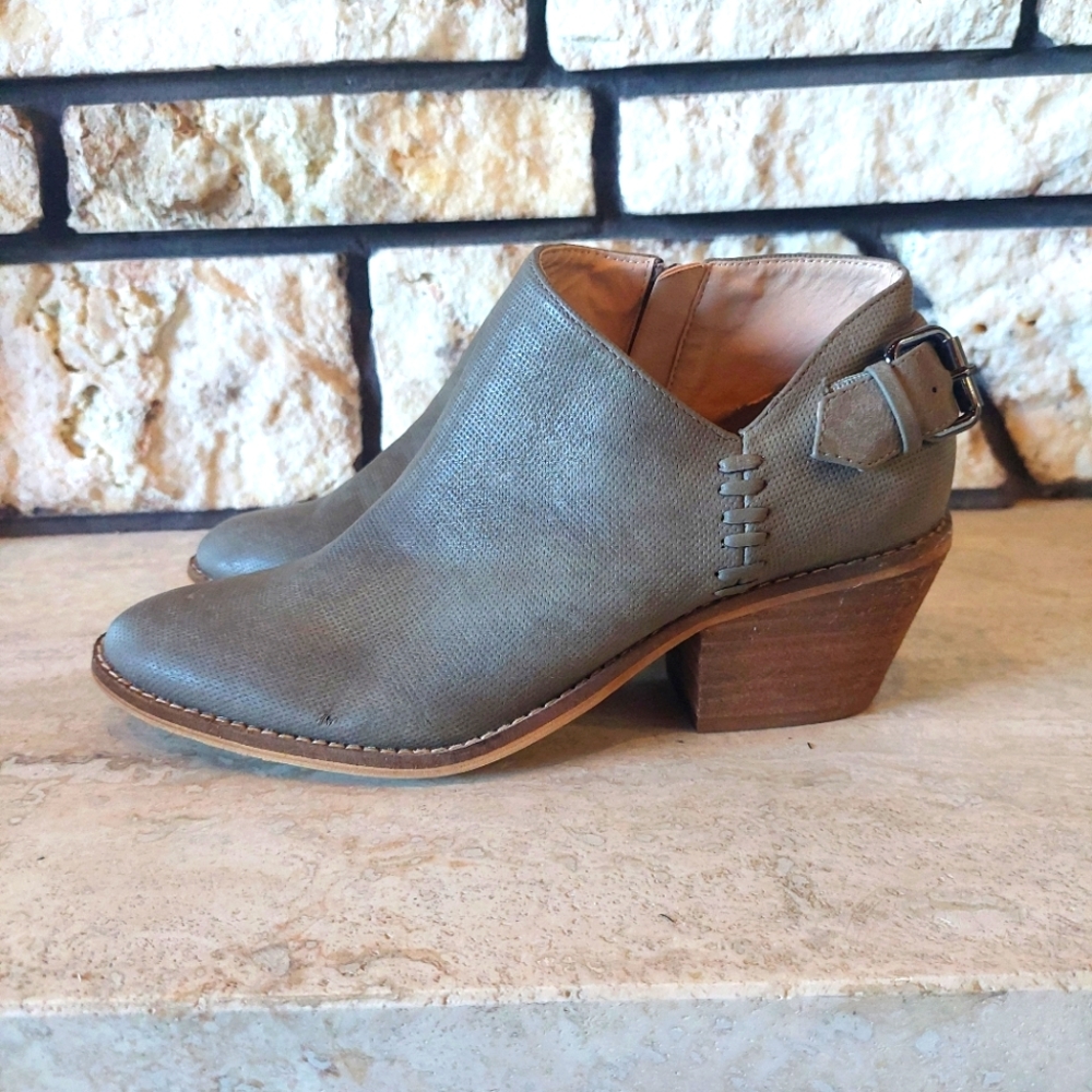 BOUTIQUE by corkys Bogota  ankle bootie  womens size 8